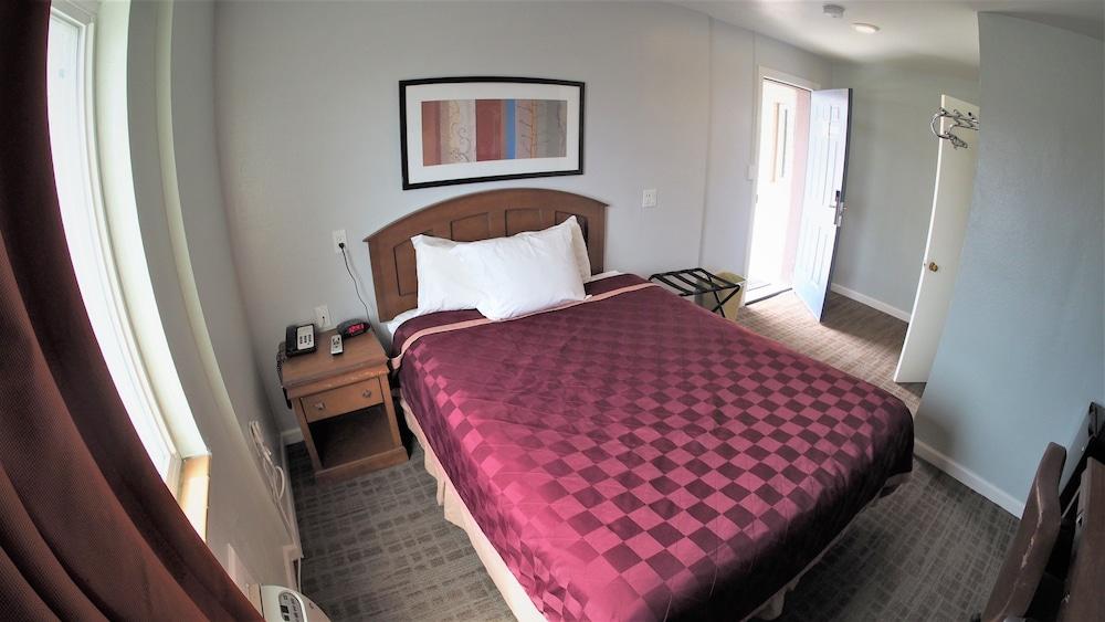 Country Manor Motel Watkins