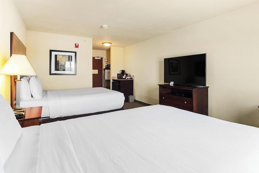 Cobblestone Hotel & Suites - Knoxville