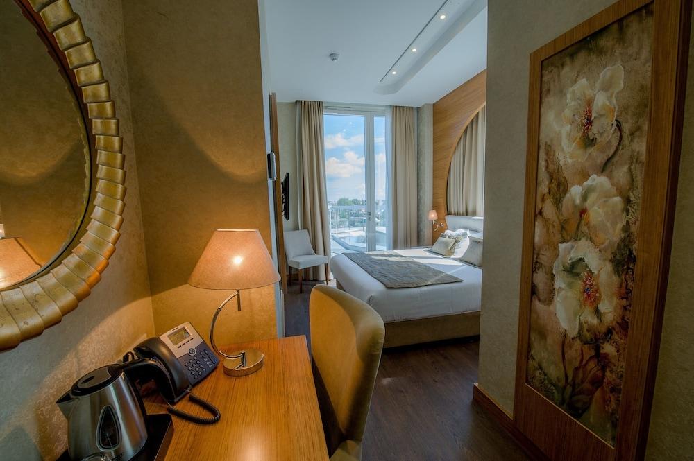 Grand Hotel Downtown