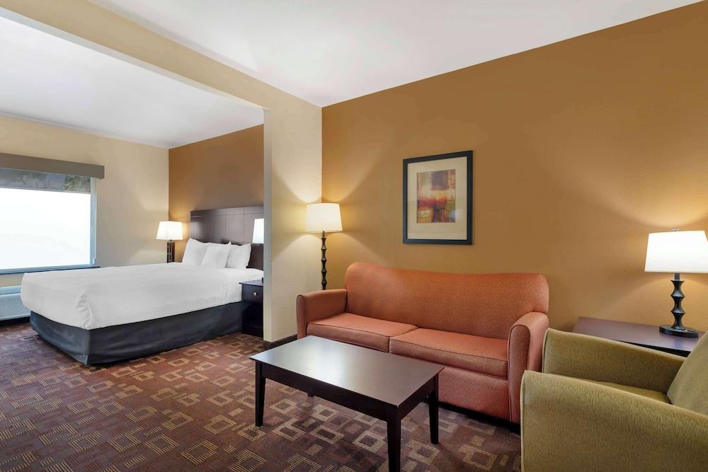 Best Western Plus Goliad Inn & Suites