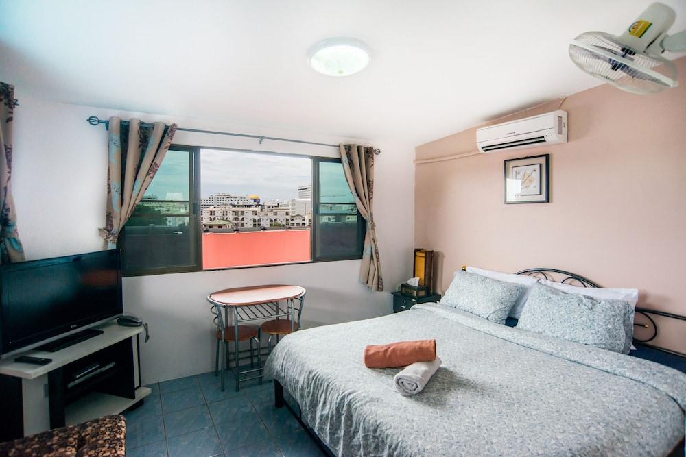 Pattaya Holiday Lodge