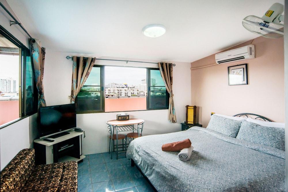 Pattaya Holiday Lodge