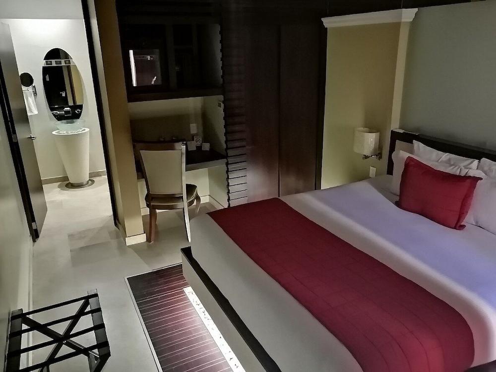 The Jonathon Boutique Hotel