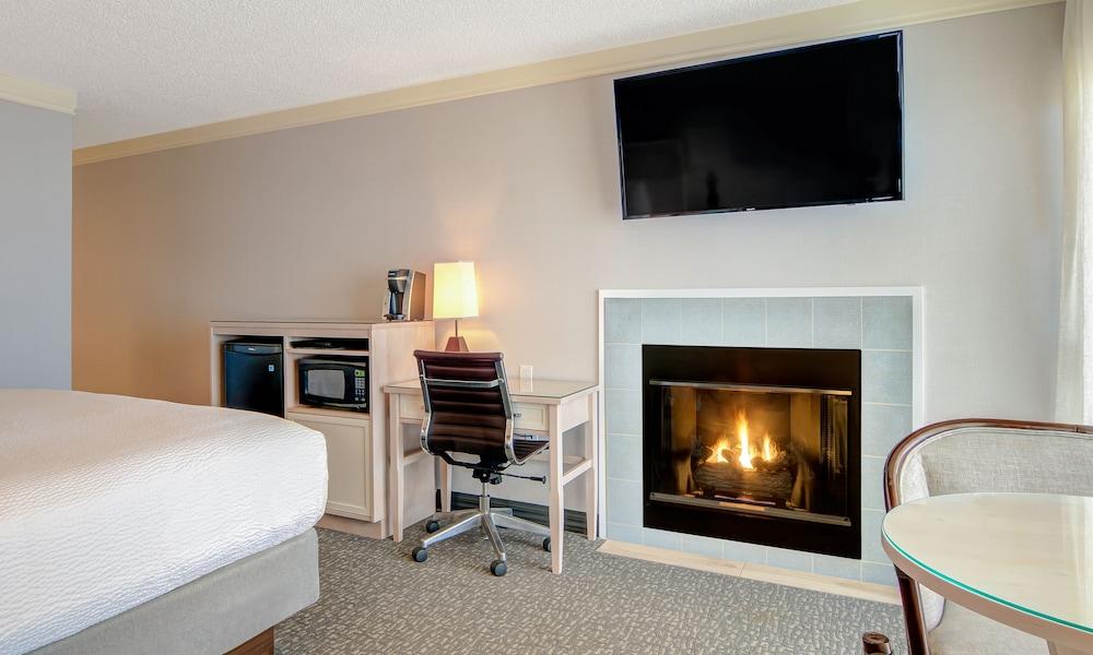 Hallmark Resort - Newport