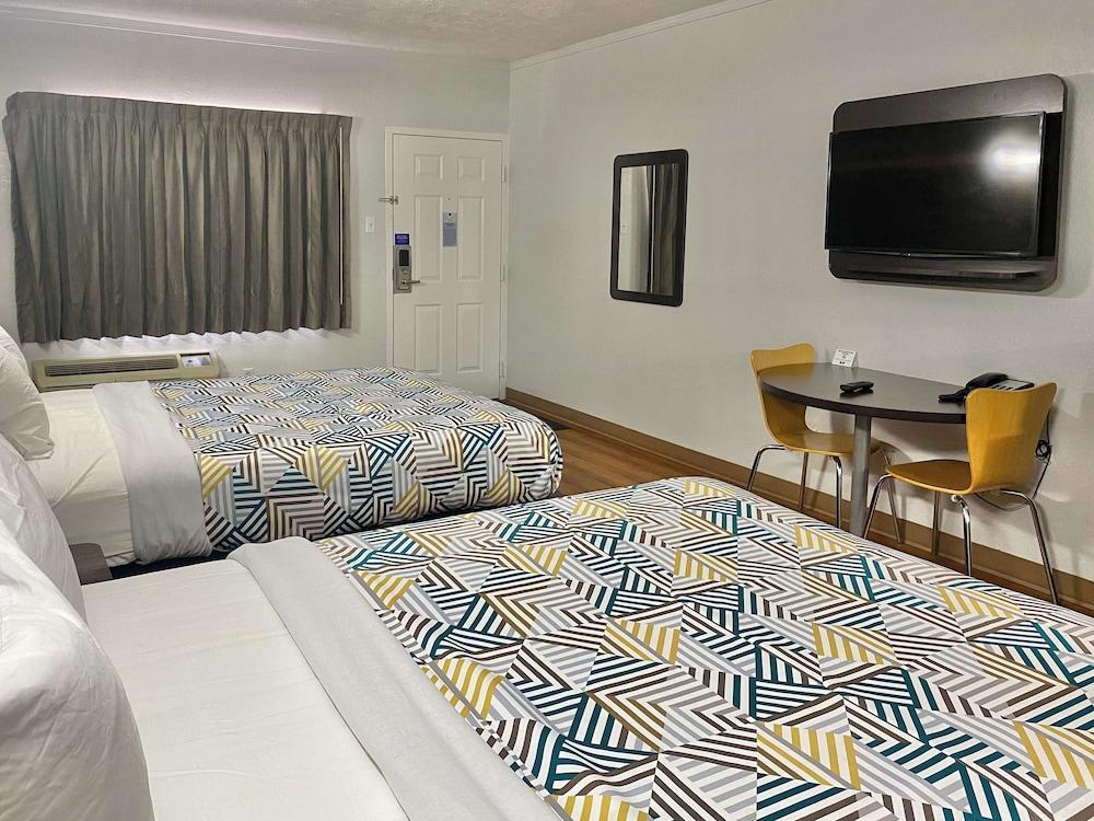 Motel 6 Huntington, WV