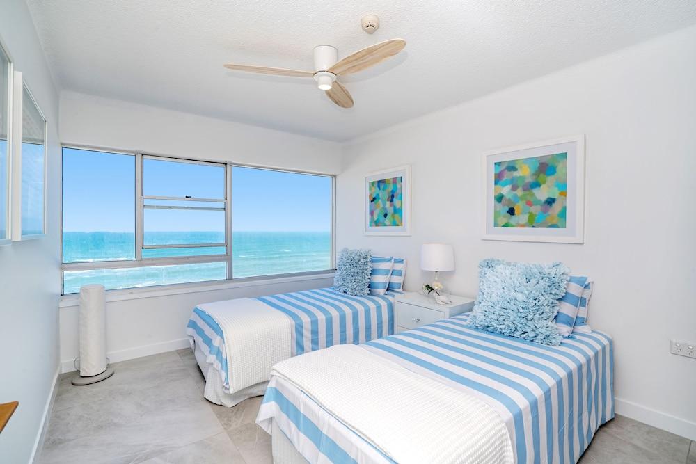 Pacific Plaza Apartments