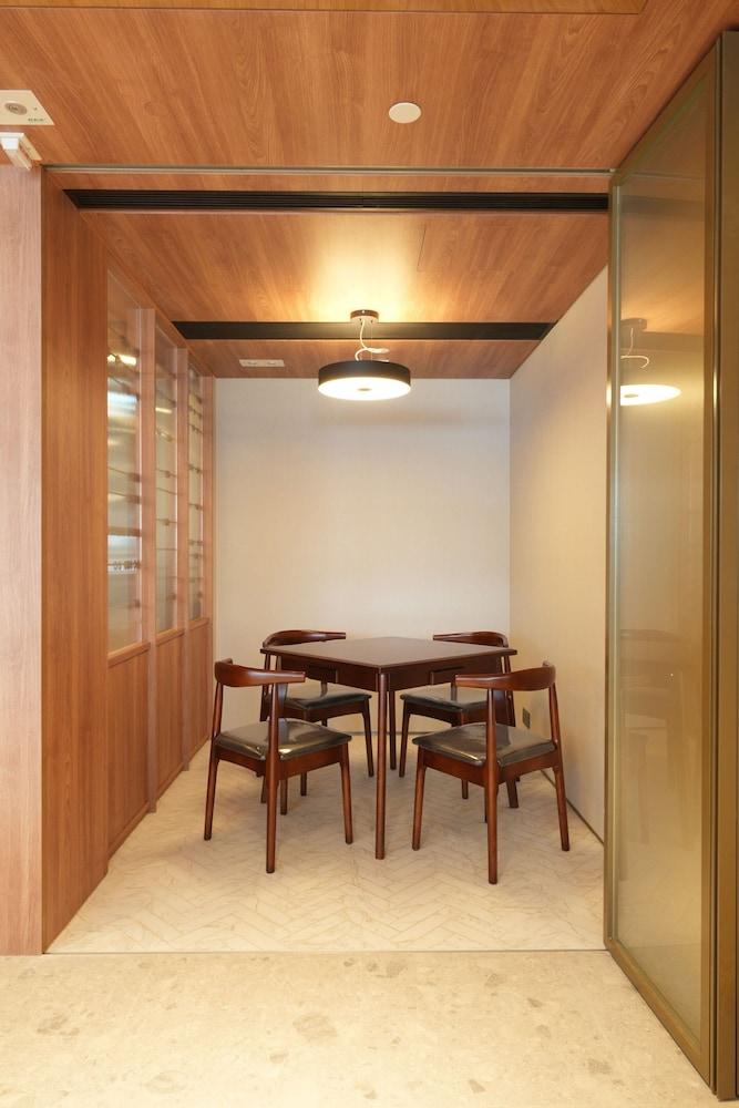 Dash Living on Queen's