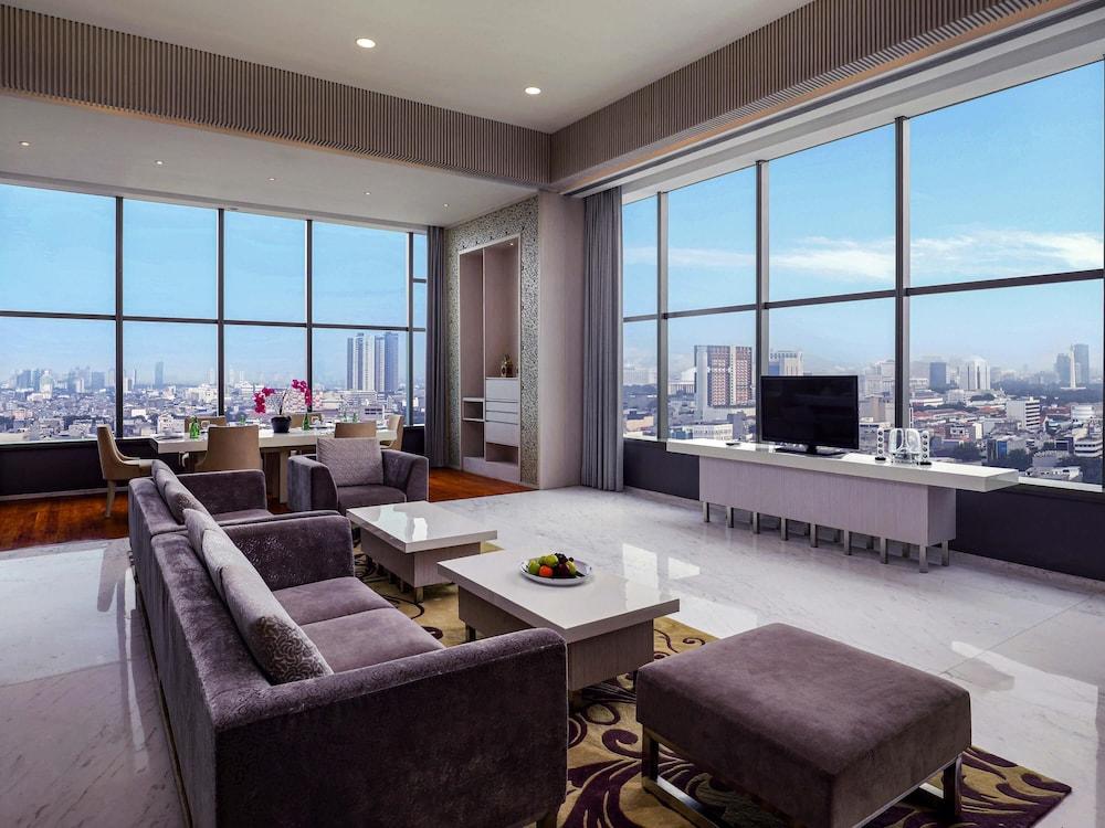 Grand Mercure Jakarta Harmoni