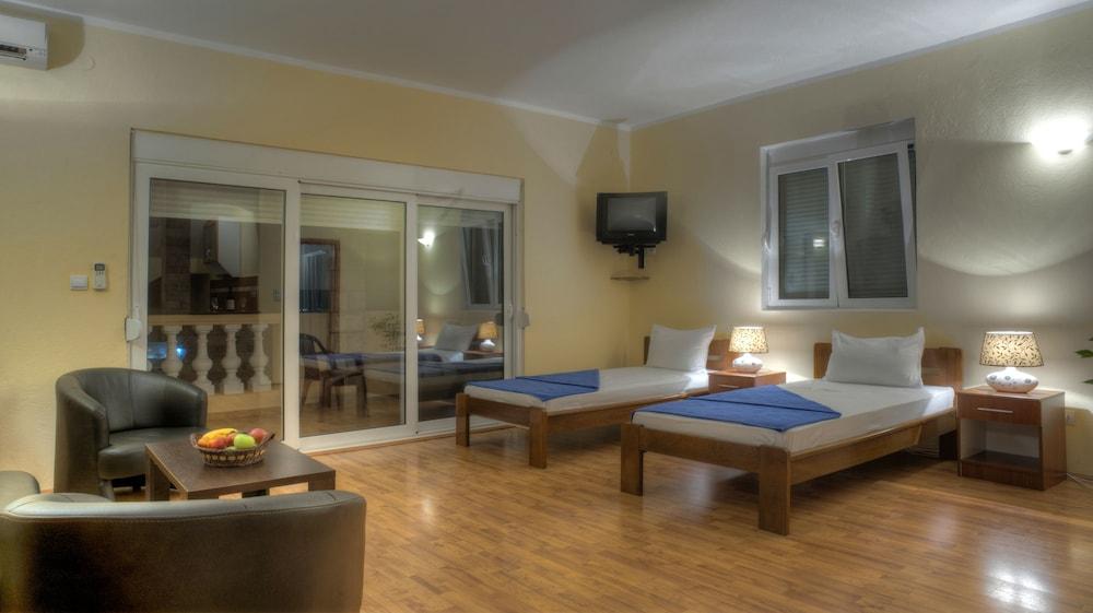 Castellamare Residence