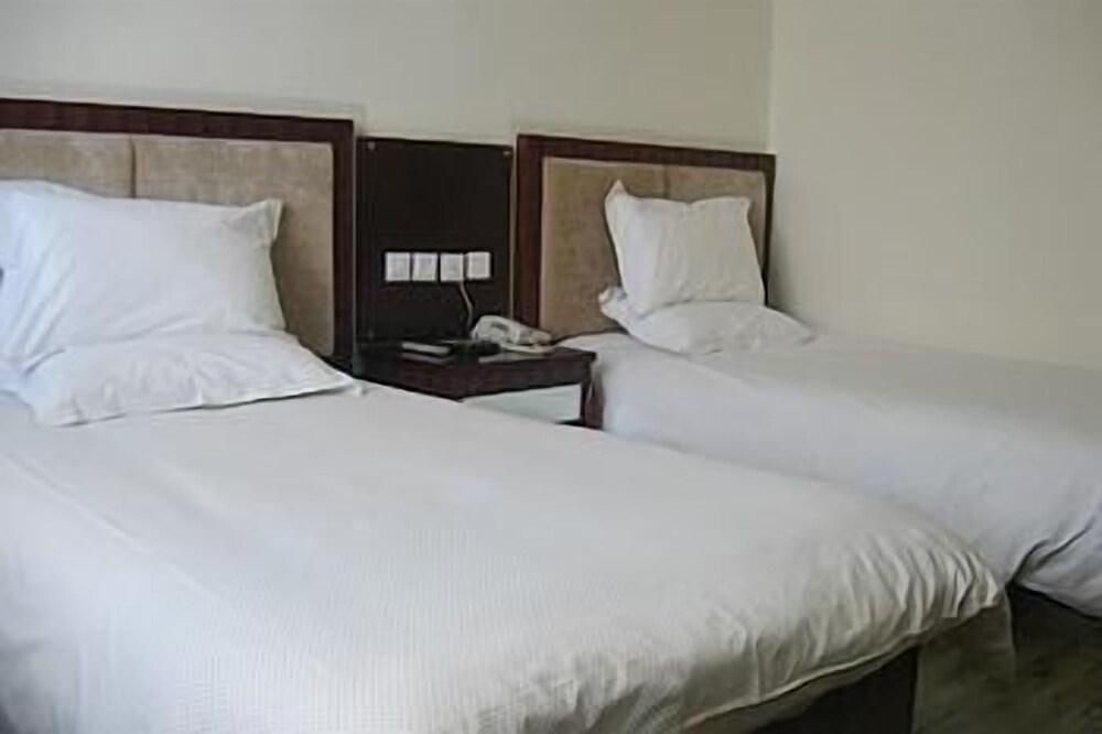 Xining Communications Business Hotel