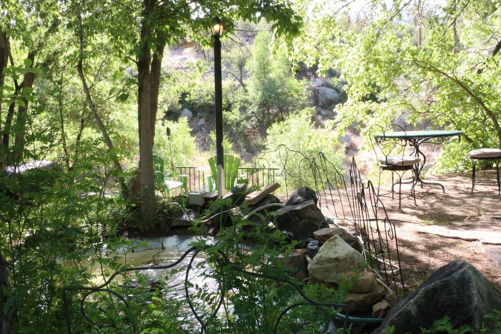 Apple Creek Cottages