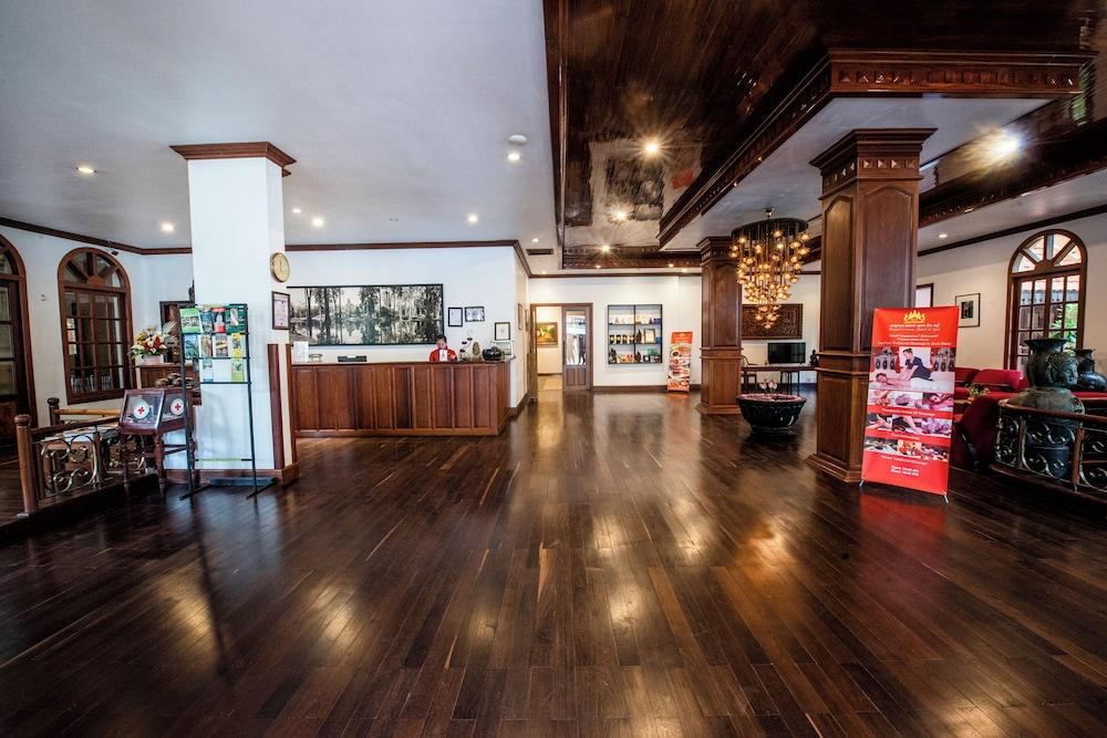 Royal Crown Hotel & Spa