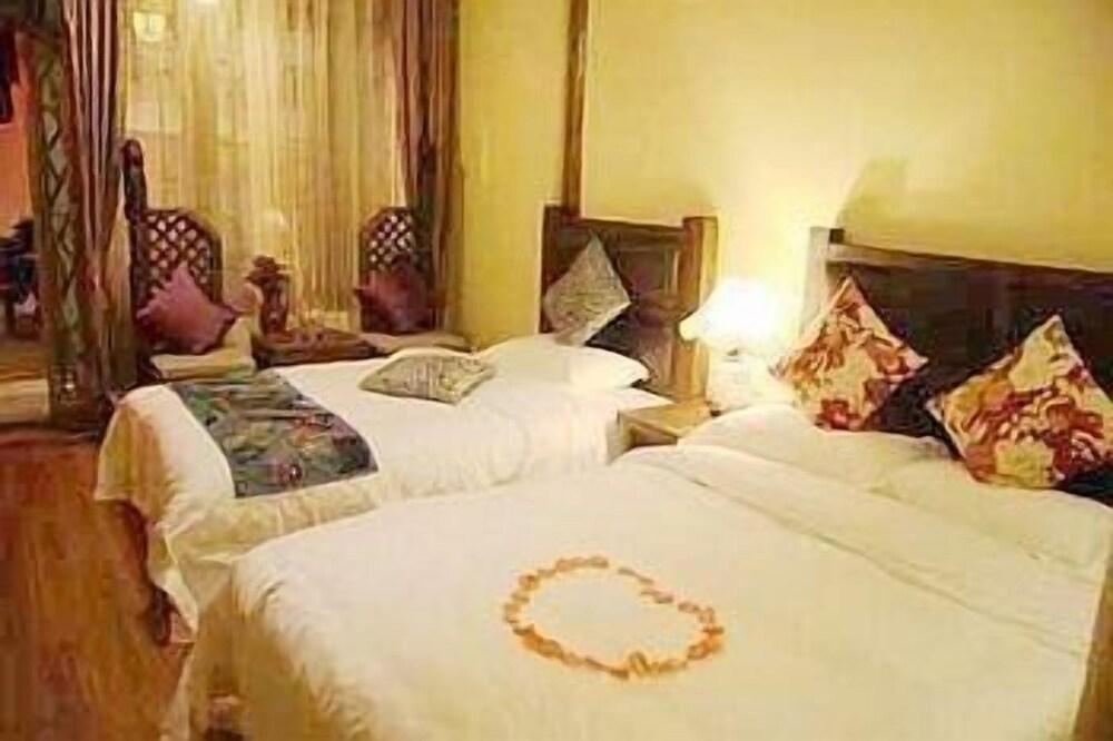 Lijiang on Road Mansion