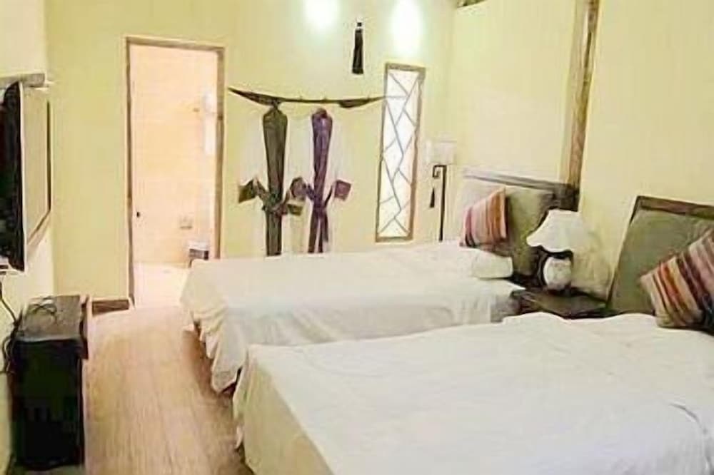 Lijiang on Road Mansion