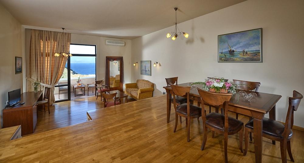 Athina Palace Resort & Spa