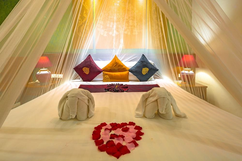 Tanawan Phuket Hotel