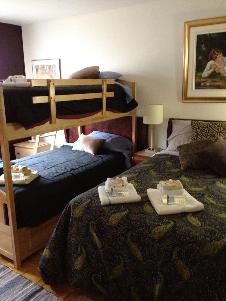 Repos & Manna Downtown Montreal