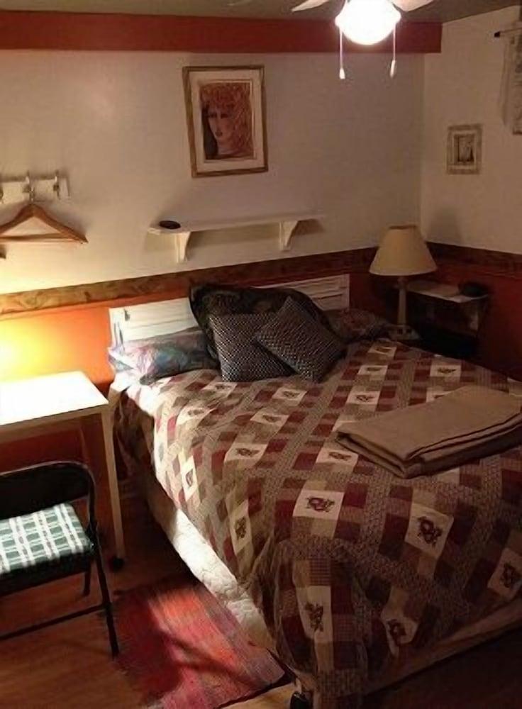 Repos & Manna Downtown Montreal