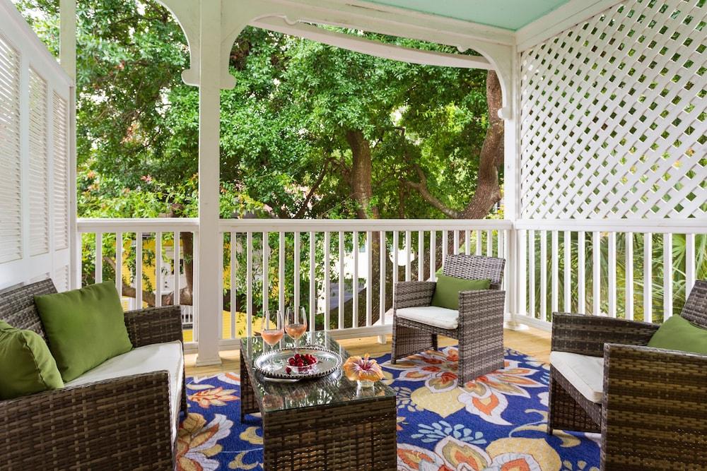 Azalea Inn and Villas