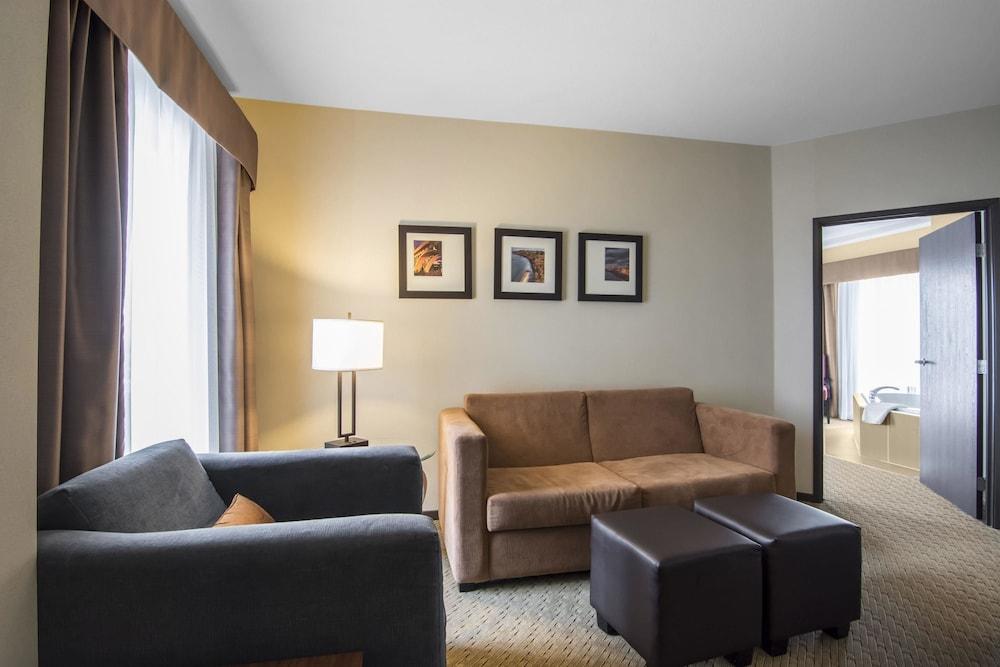 Comfort Suites Saskatoon