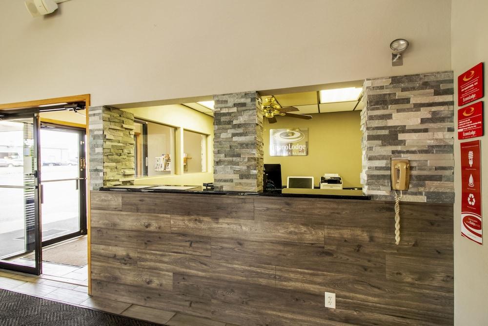 Econo Lodge Watertown