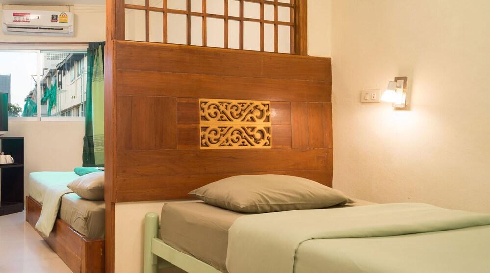 New Road Guest House - Hostel