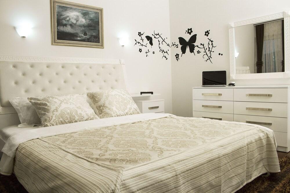 La Familia Residence