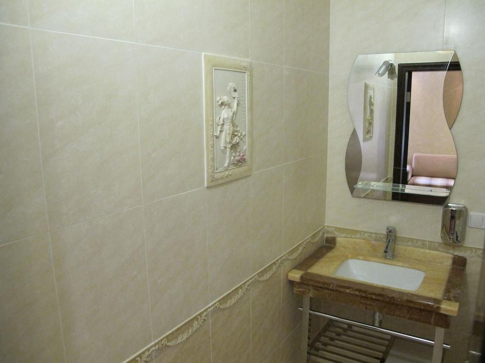 Hotel Shanghai Blues