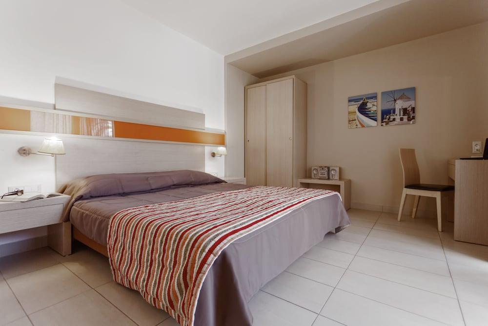 Lagomandra Beach Hotel