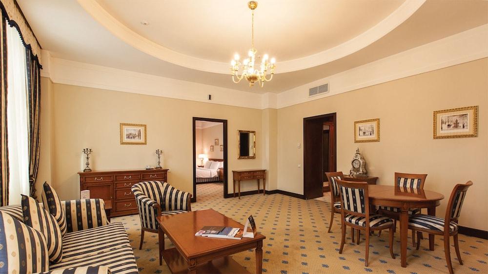 Grand Hotel Tien Shan