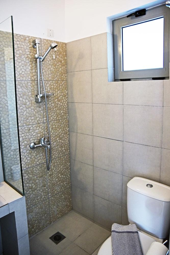 Hillside Studios & Apartments