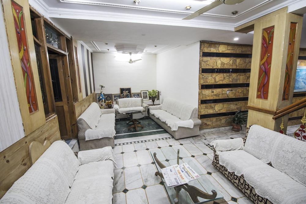 WOWSTAYZ Hotel Sahiwa