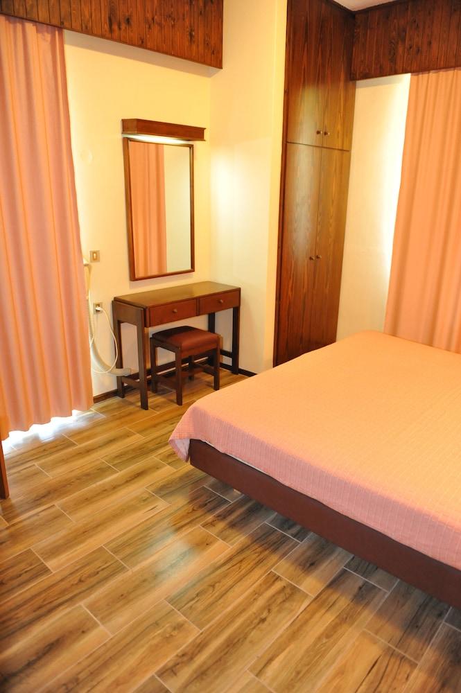 Niki Hotel Apartments