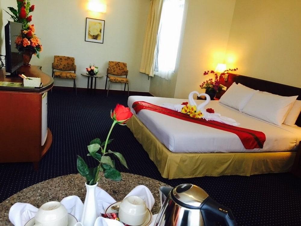 Hadyai Golden Crown Hotel