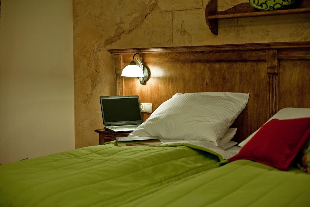 Helan Family & Garden