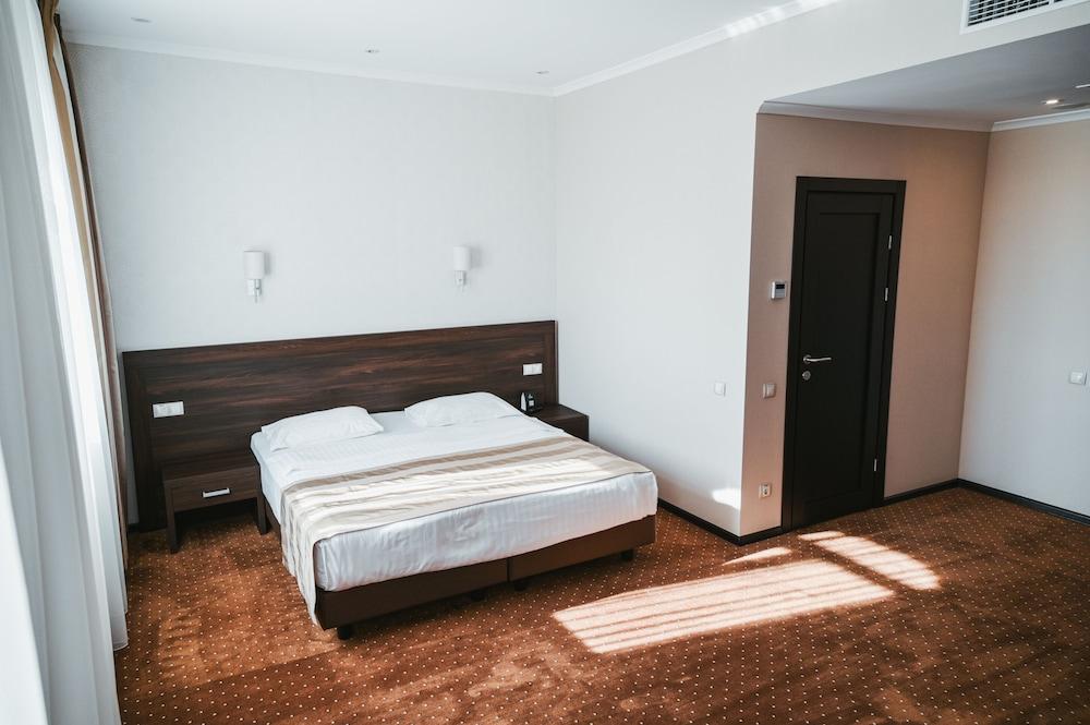 Aleksandrovskiy Hotel