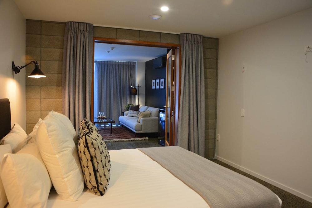 Southwark Hotel & Apartments