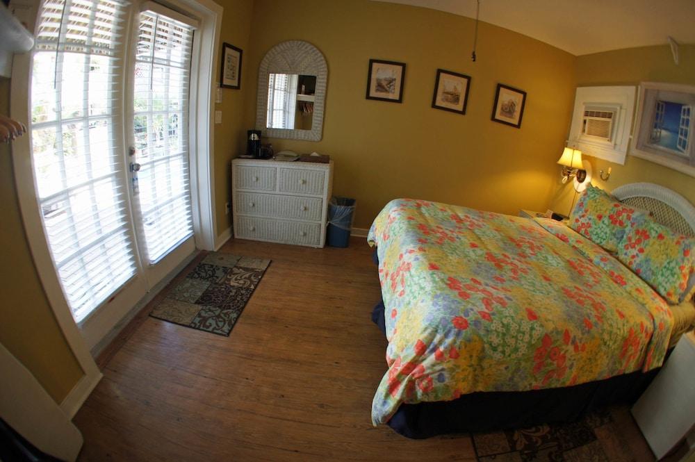 Seascape Tropical Inn - Adult Exclusive