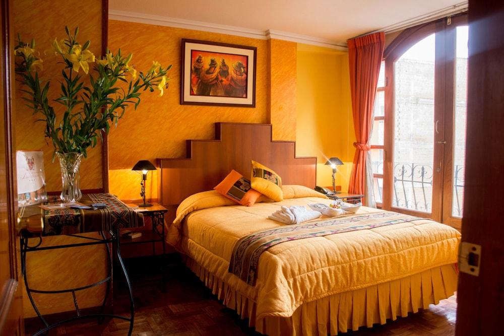 Las Brisas Centro Hotel