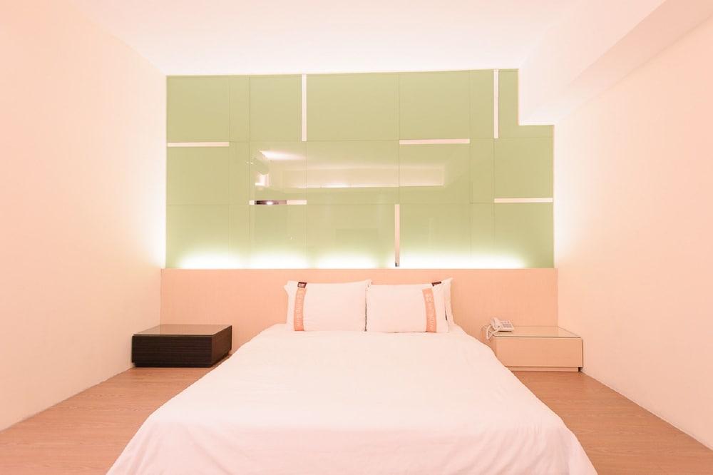 Kiwi Express Hotel - Kaohsiung Station