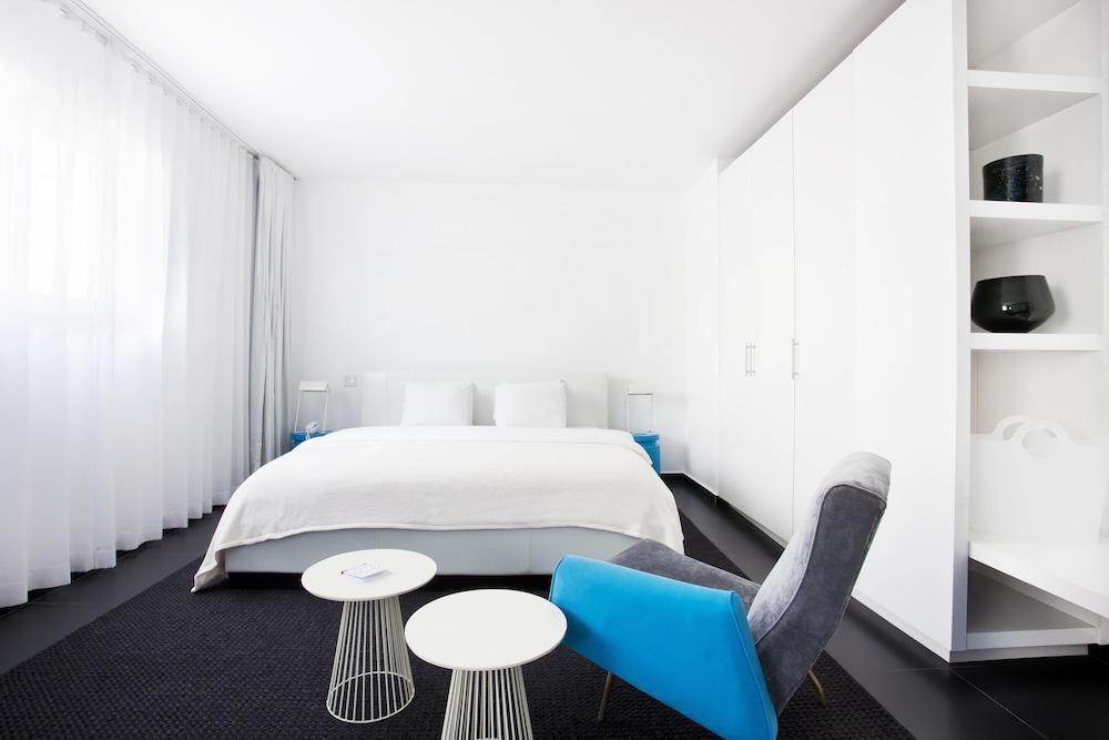 Blanc Kara - Adults Only