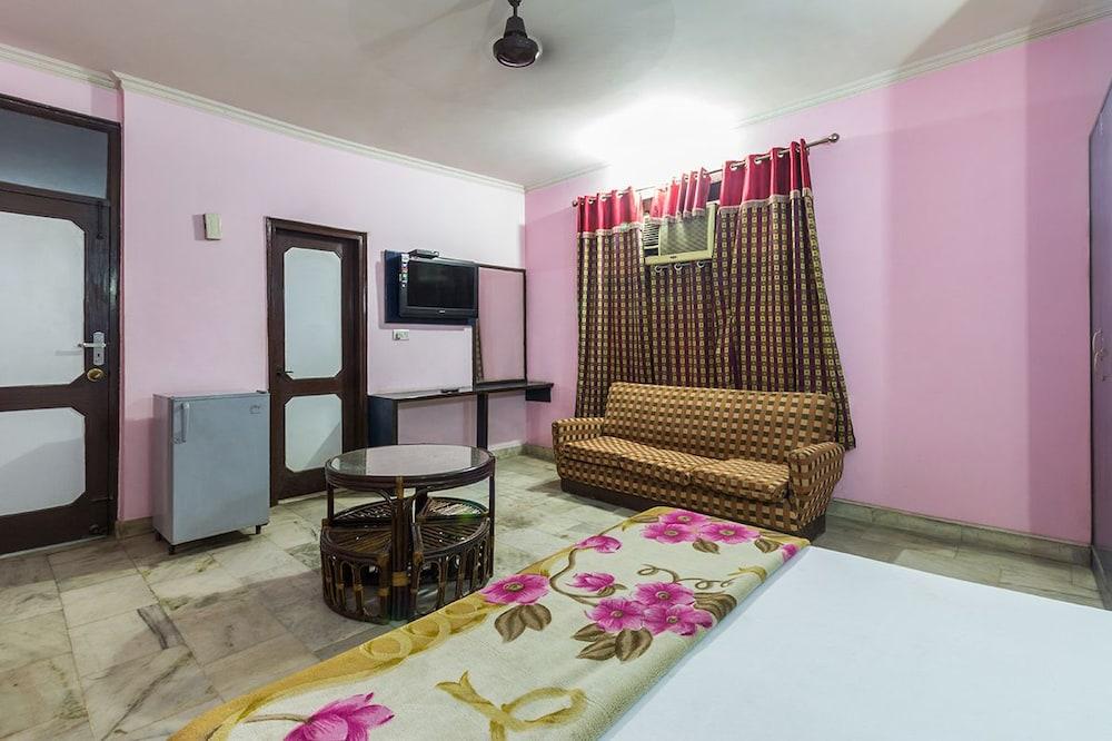 Hotel Sahara International Deluxe