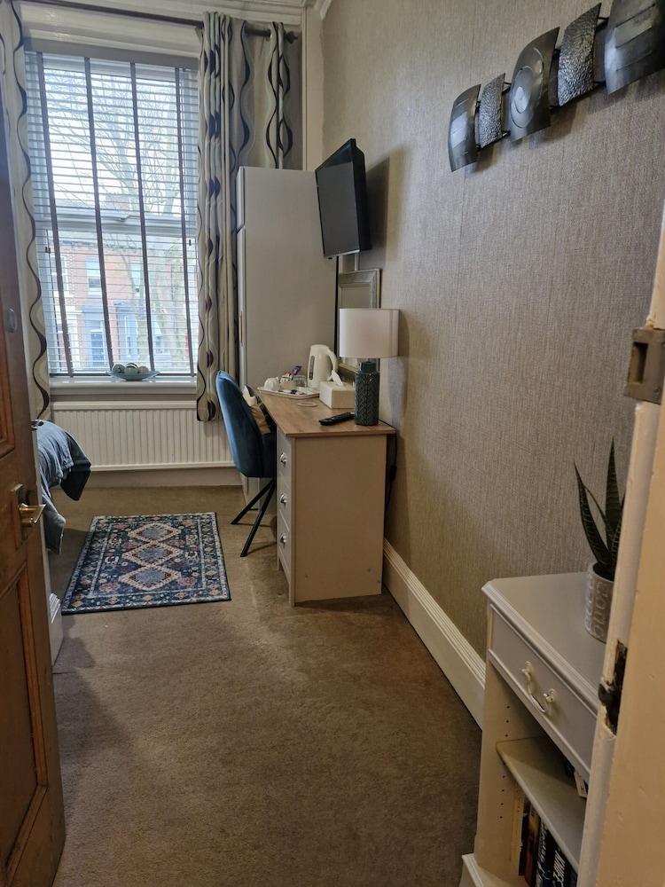 Warwick Lodge Guesthouse