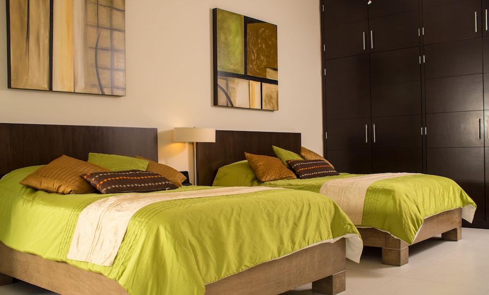 B Pichilingue Acapulco