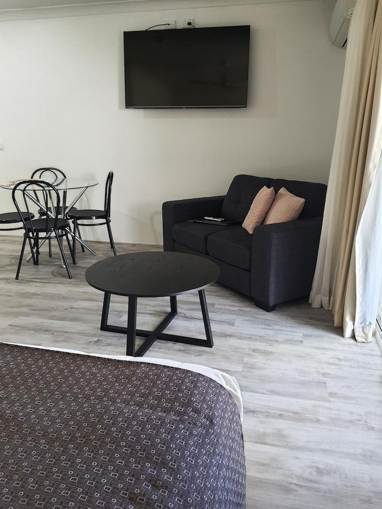 Aston Hill Motor Lodge