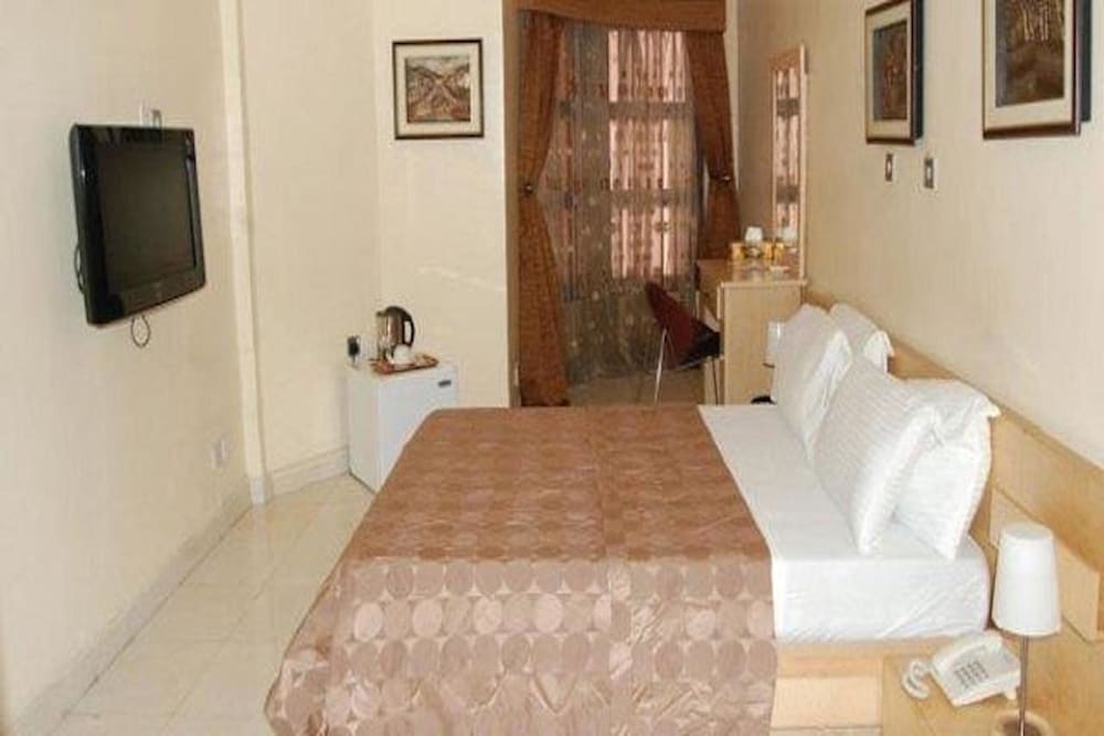 Solitude Hotel Victoria Island