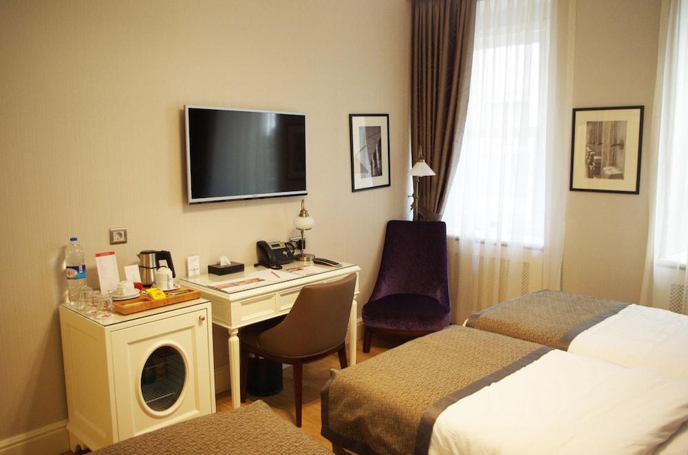 Meroddi Galata Mansion