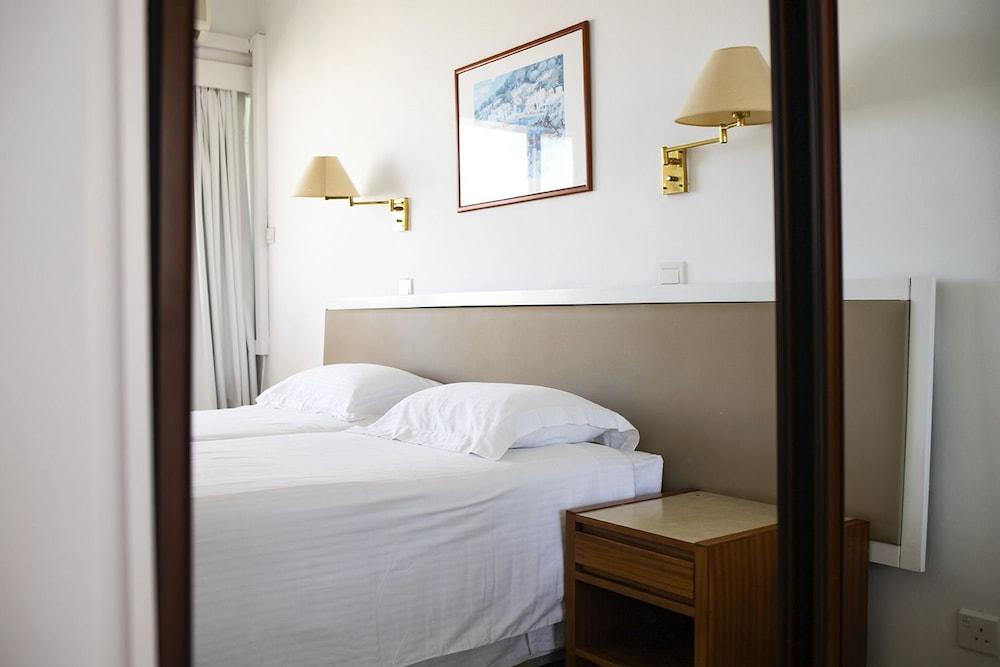 Sun Hall Beach Hotel Apts.