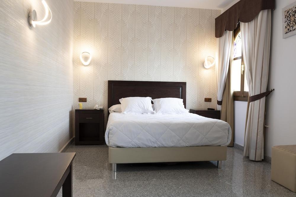 Hotel Plaza del Castillo