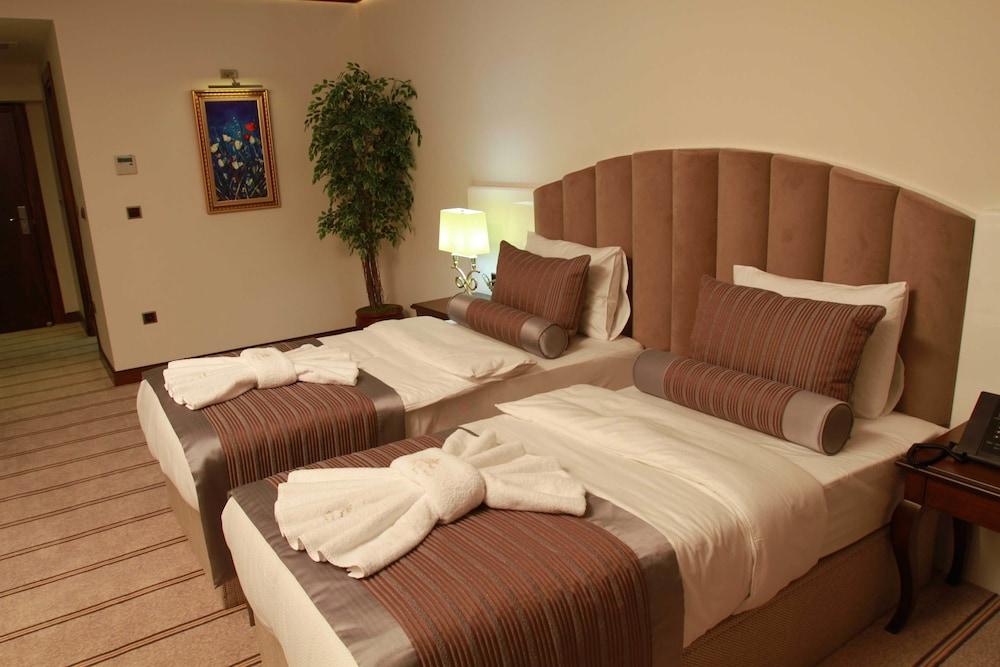 Sky Tower Deluxe Hotel